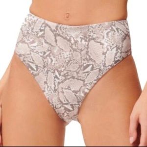 Good American good waist bottoms snake print